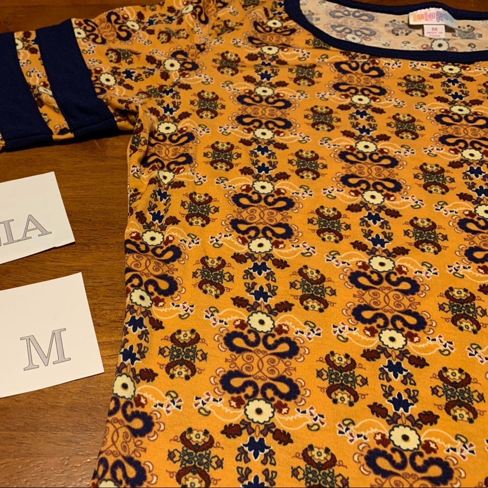 Medium LuLaRoe Julia